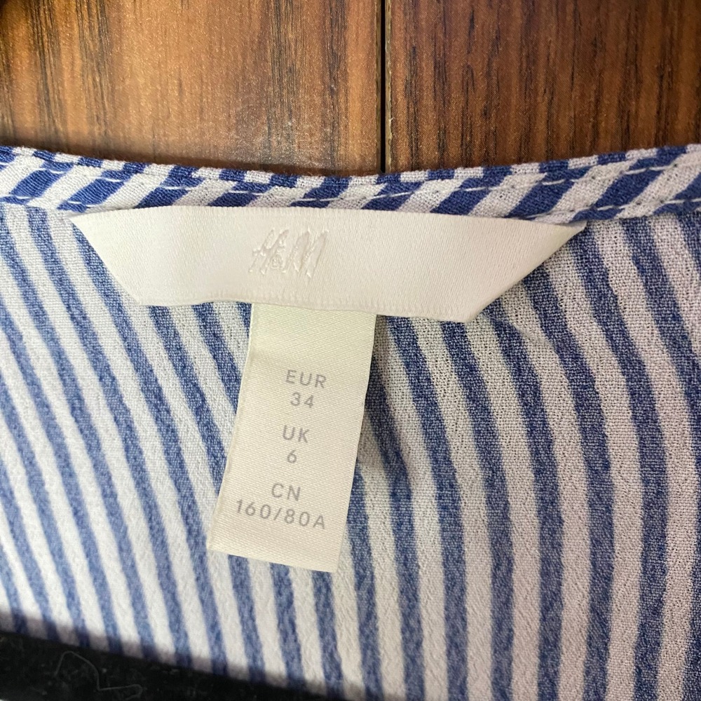 H&M Blouse Womens Size 2 Blue White Striped Ruched Peplum V-Neck Short Sleeve - Picture 3 of 5